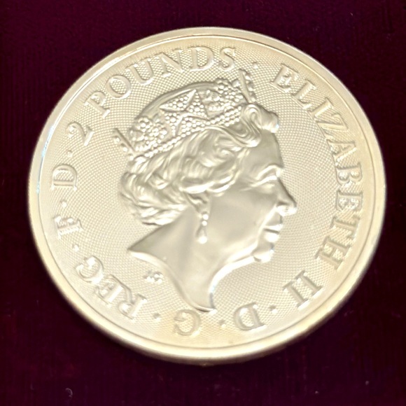 Other - Silver Coin 1 Ounce 999 Fine Silver King Arthur Coin 2023 the Queen Elizabeth